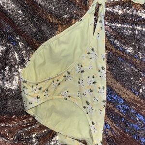 Size: Large 11-13 Color: Yellow with white orange and green flowers Brand: NOBO